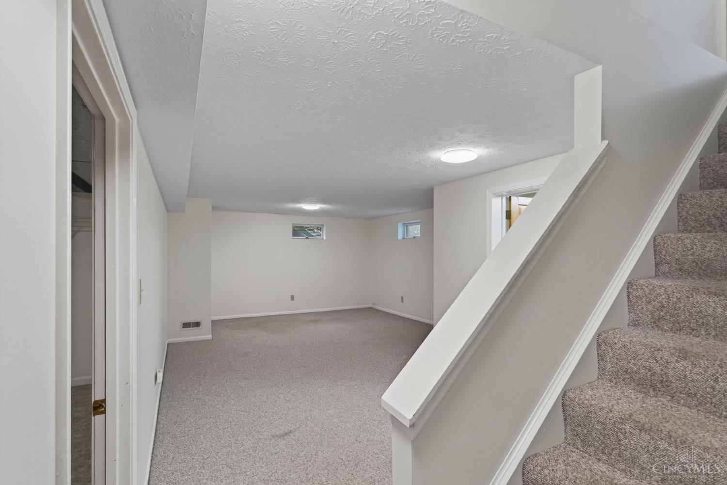 9043 Winton Road, Unit 2 Cincinnati, OH 45231 - Photo 11 of 19 Gallery Image 11