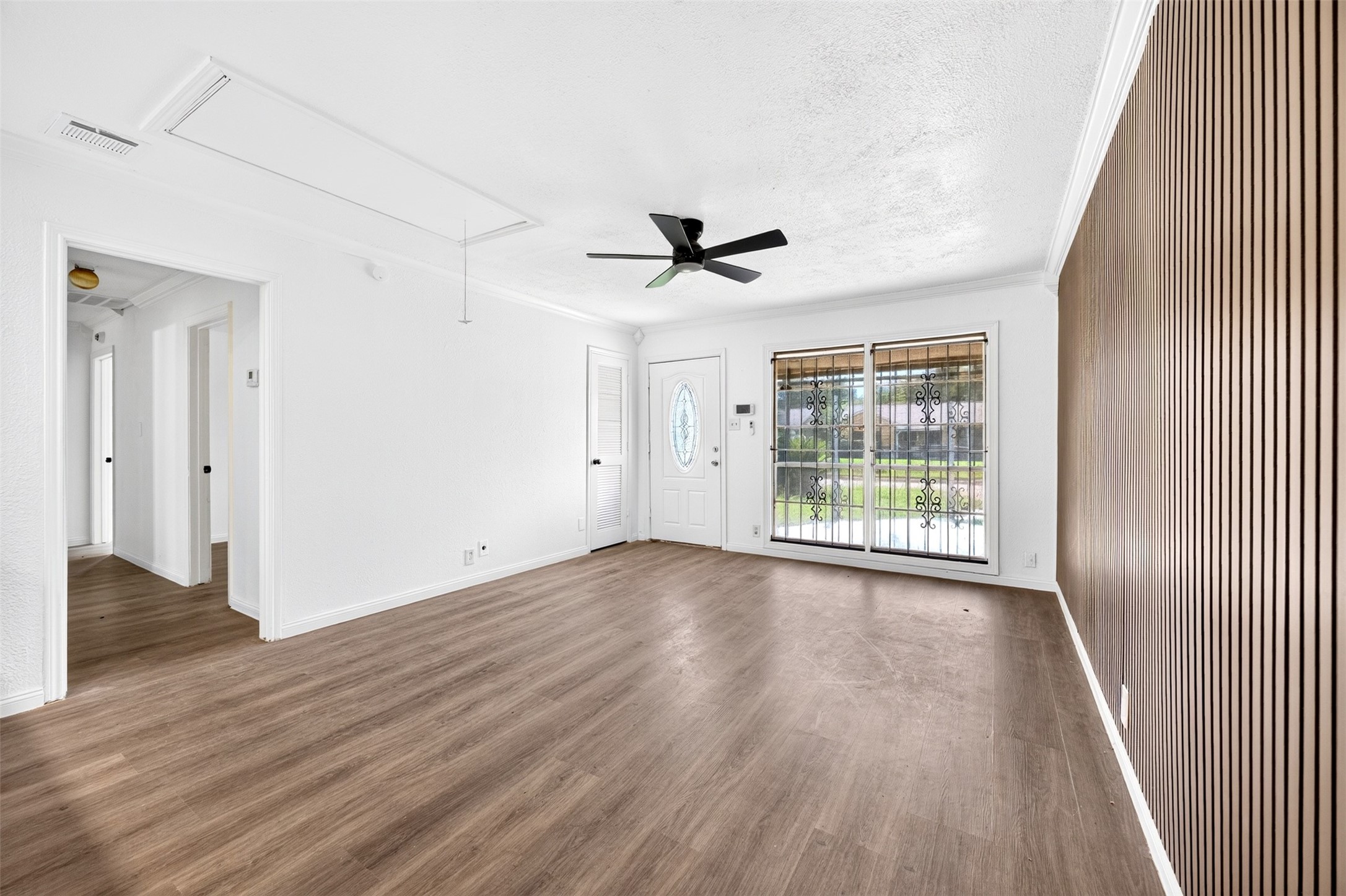 9211 Clearway Drive Houston, TX 77033 - Photo 9 of 34