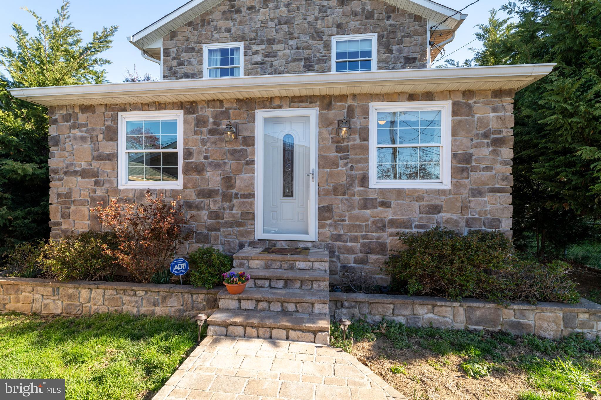 3930 Glenhurst Road Baltimore, MD 21222 - Photo 8 of 29 a front view of a house with a yard