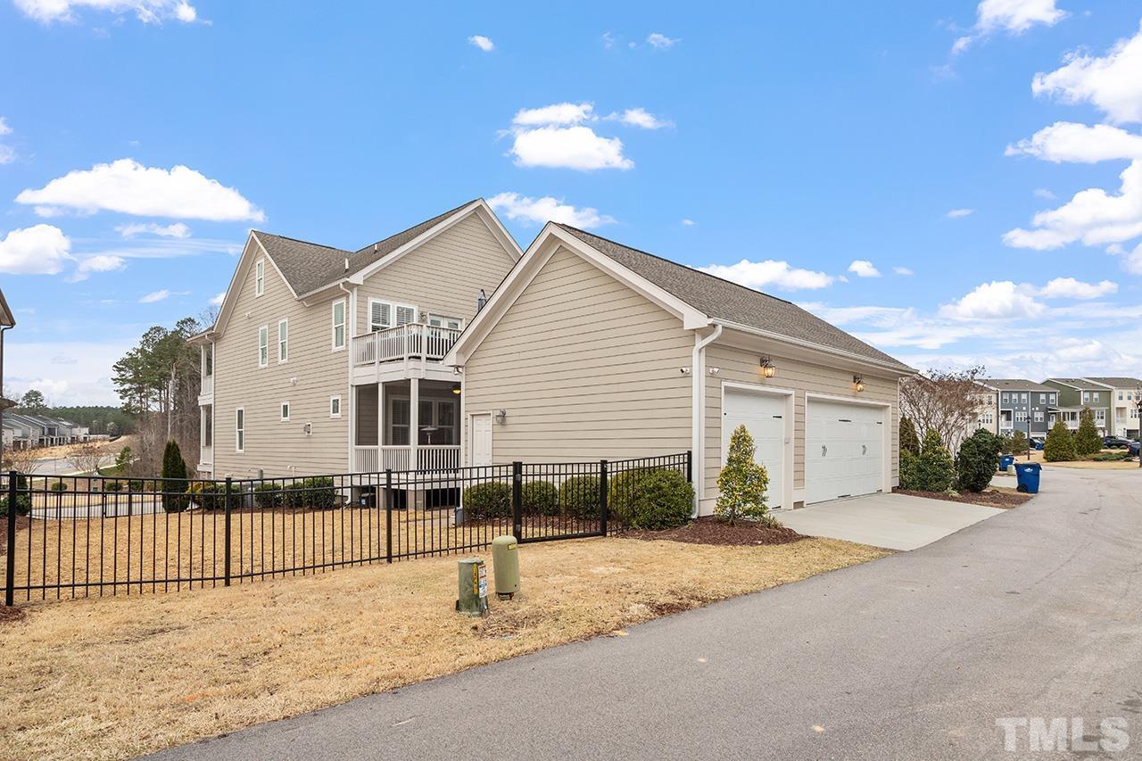 5304 Crescent Square Street Raleigh, NC 27616 - Photo 5 of 38 Gallery Image 5