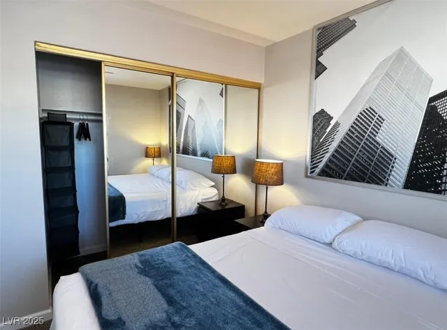 $2,300 | 6401 Evergreen Avenue, Las Vegas, NV 89107