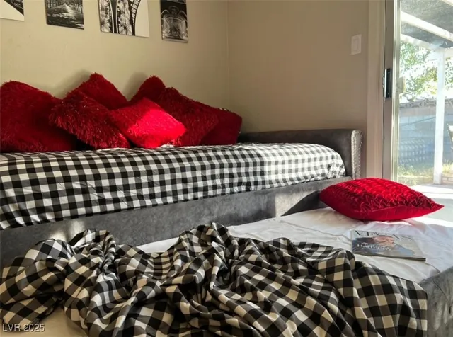 $2,300 | 6401 Evergreen Avenue, Las Vegas, NV 89107