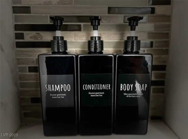 $2,300 | 6401 Evergreen Avenue, Las Vegas, NV 89107