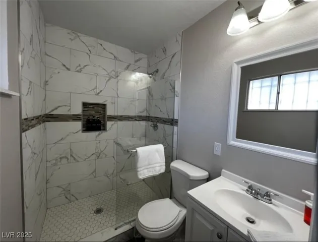 $2,300 | 6401 Evergreen Avenue, Las Vegas, NV 89107