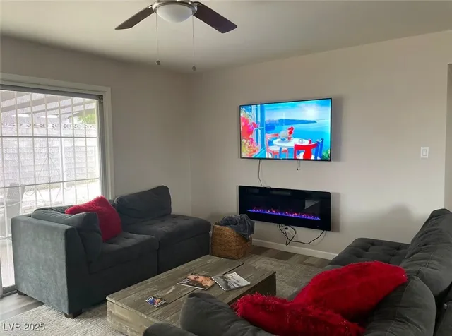 $2,300 | 6401 Evergreen Avenue, Las Vegas, NV 89107