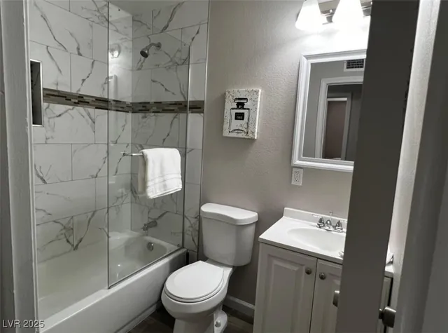 $2,300 | 6401 Evergreen Avenue, Las Vegas, NV 89107