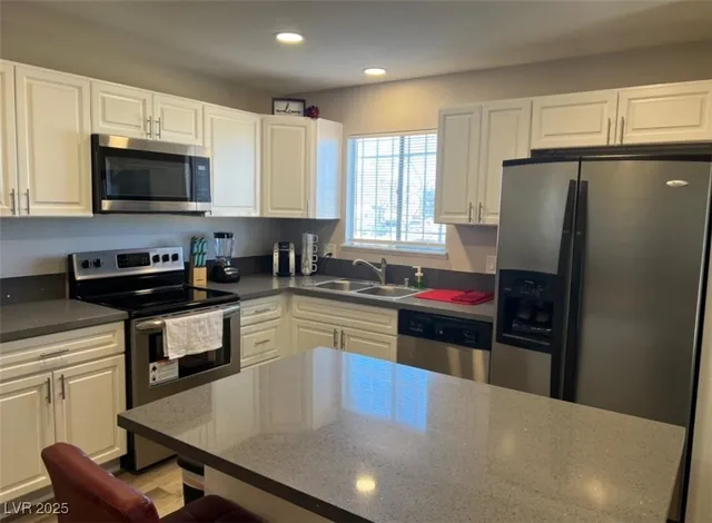 $2,300 | 6401 Evergreen Avenue, Las Vegas, NV 89107