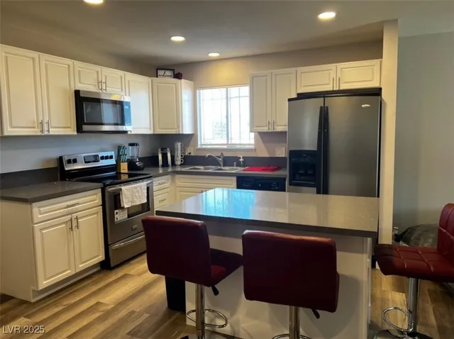 $2,300 | 6401 Evergreen Avenue, Las Vegas, NV 89107