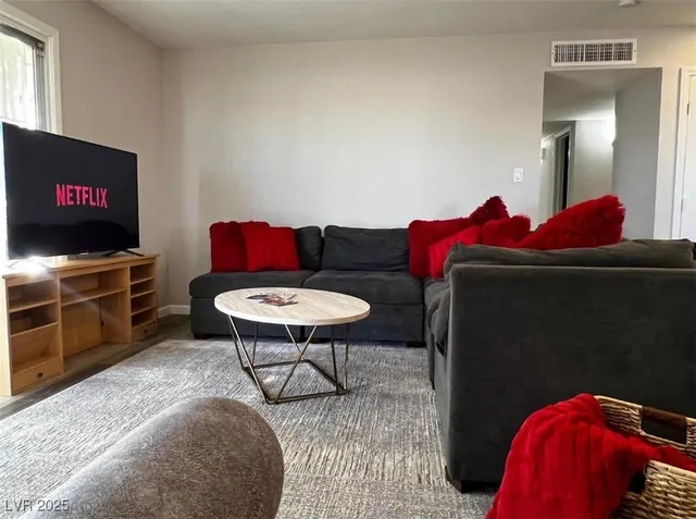 $2,300 | 6401 Evergreen Avenue, Las Vegas, NV 89107