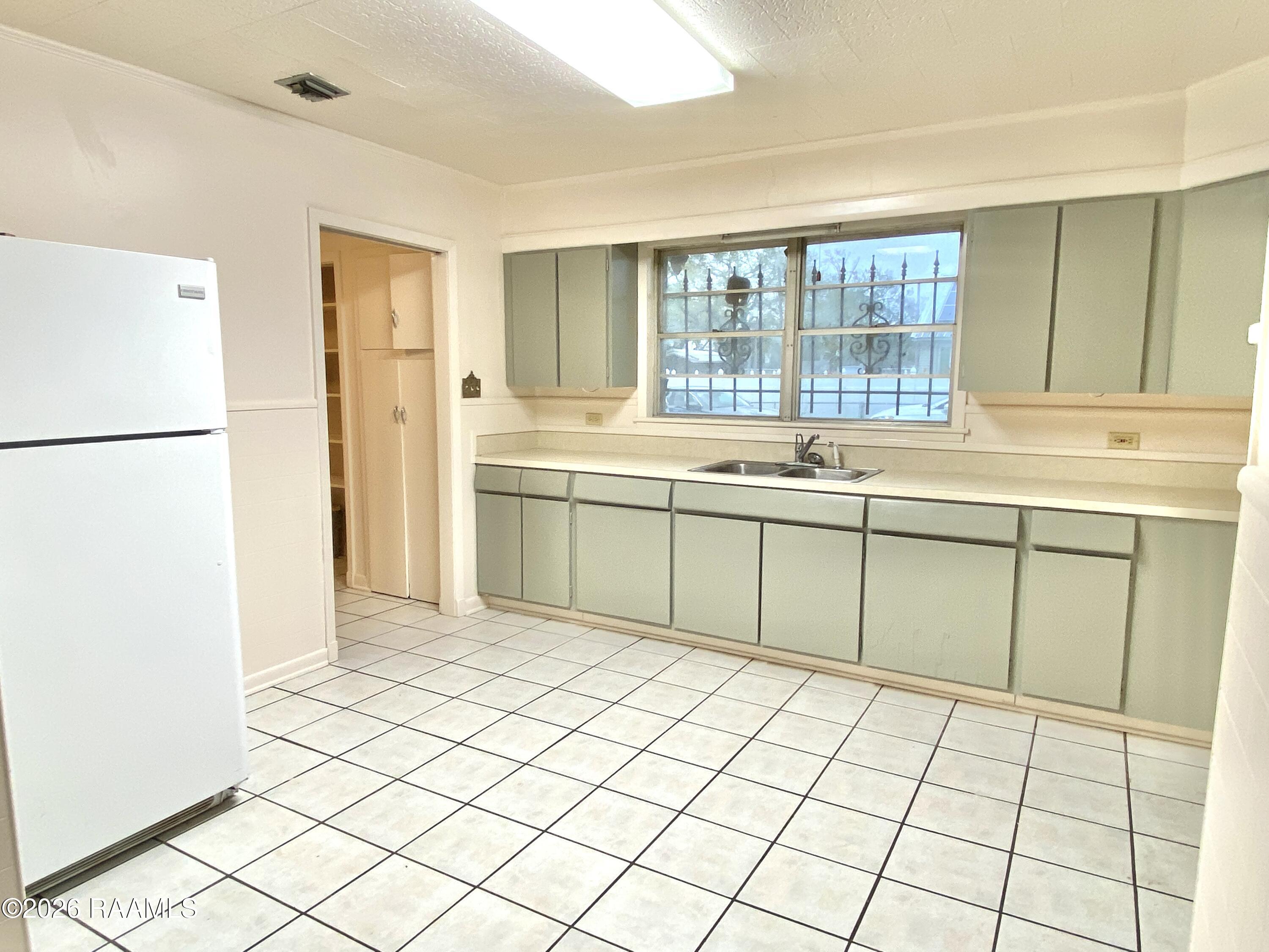 801 2nd Street, Unit A Rayne, LA 70578 - Photo 5 of 15 Kitchen