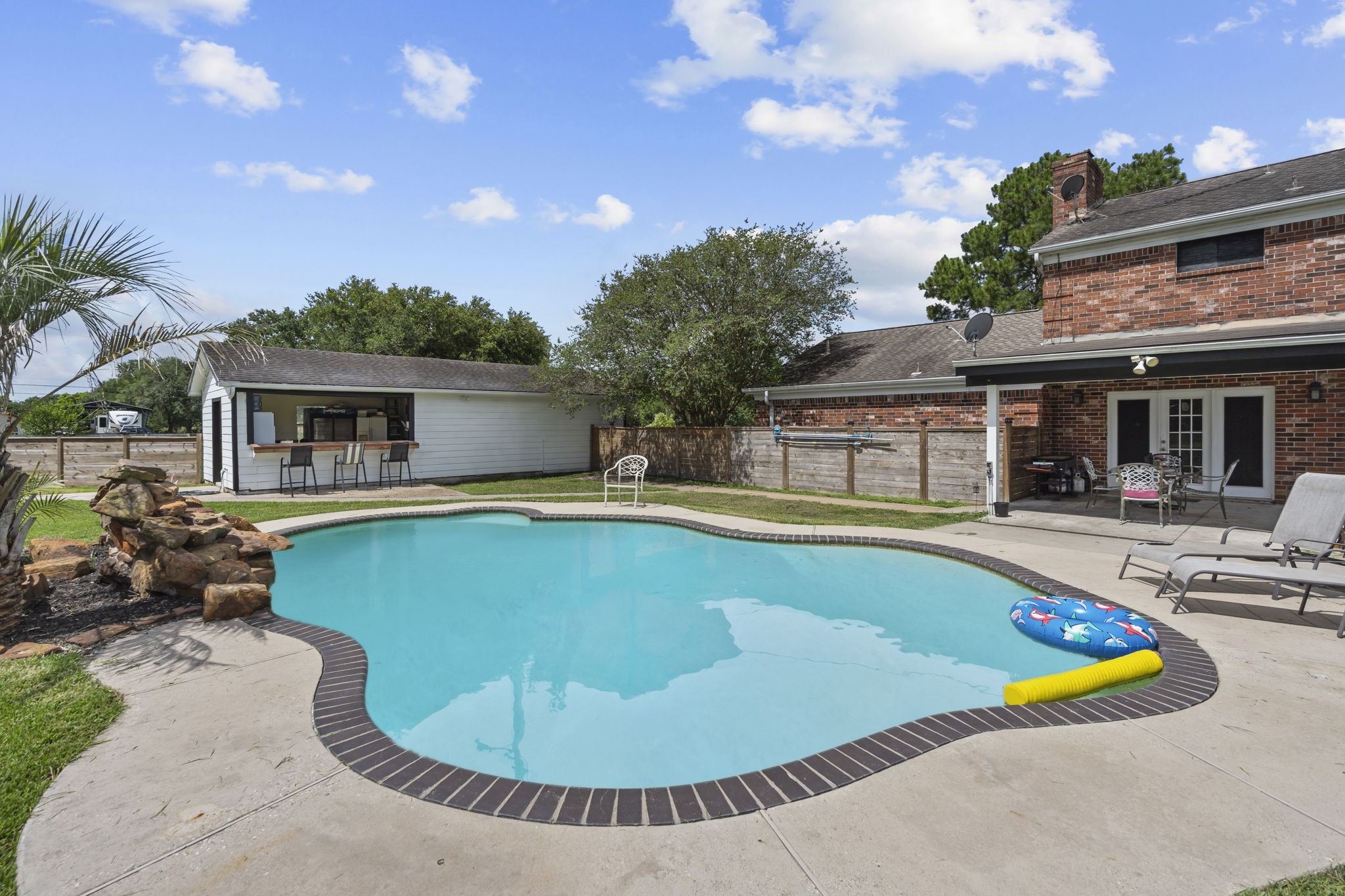 7009 Avenue R Santa Fe, TX 77510 - Photo 32 of 48 You can see the outside bar in the background.