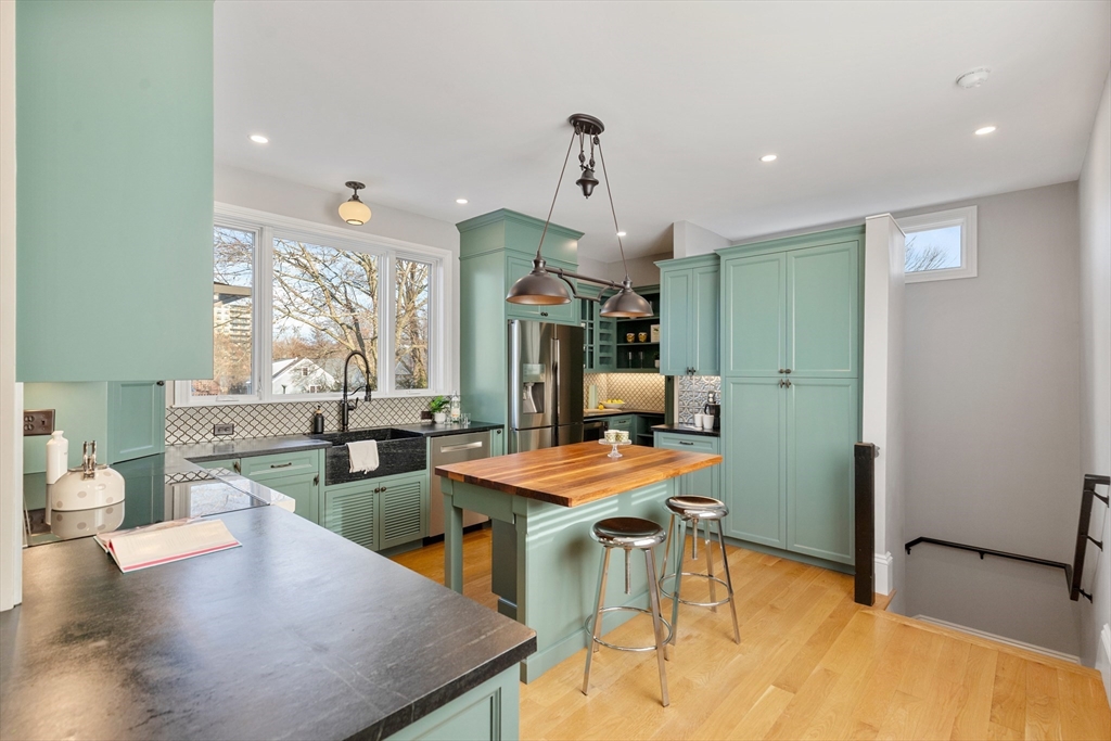 45 Teel Street Arlington, MA 02474 - Photo 7 of 42