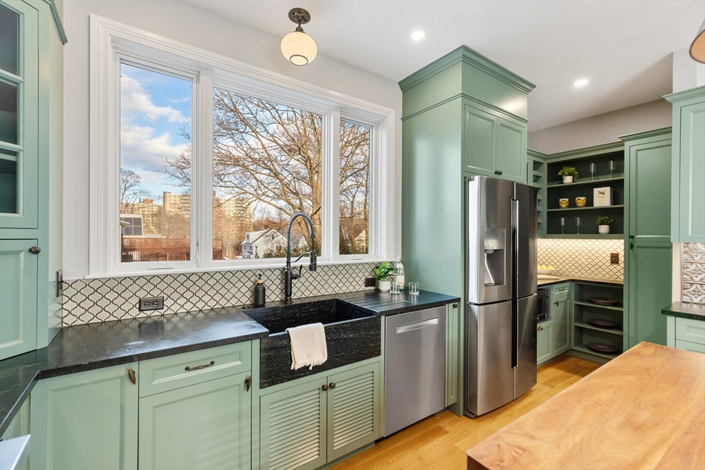 45 Teel Street Arlington, MA 02474 - Photo 8 of 42