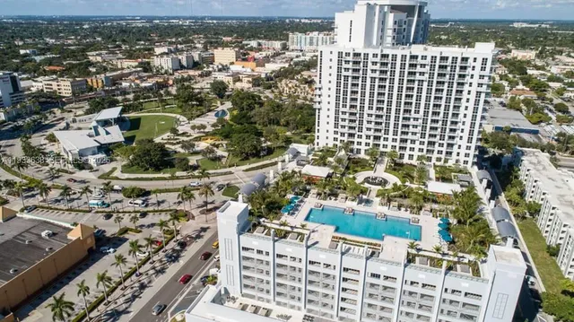 $2,290 | 1776 Polk Street, Unit 1605, Hollywood, FL 33020