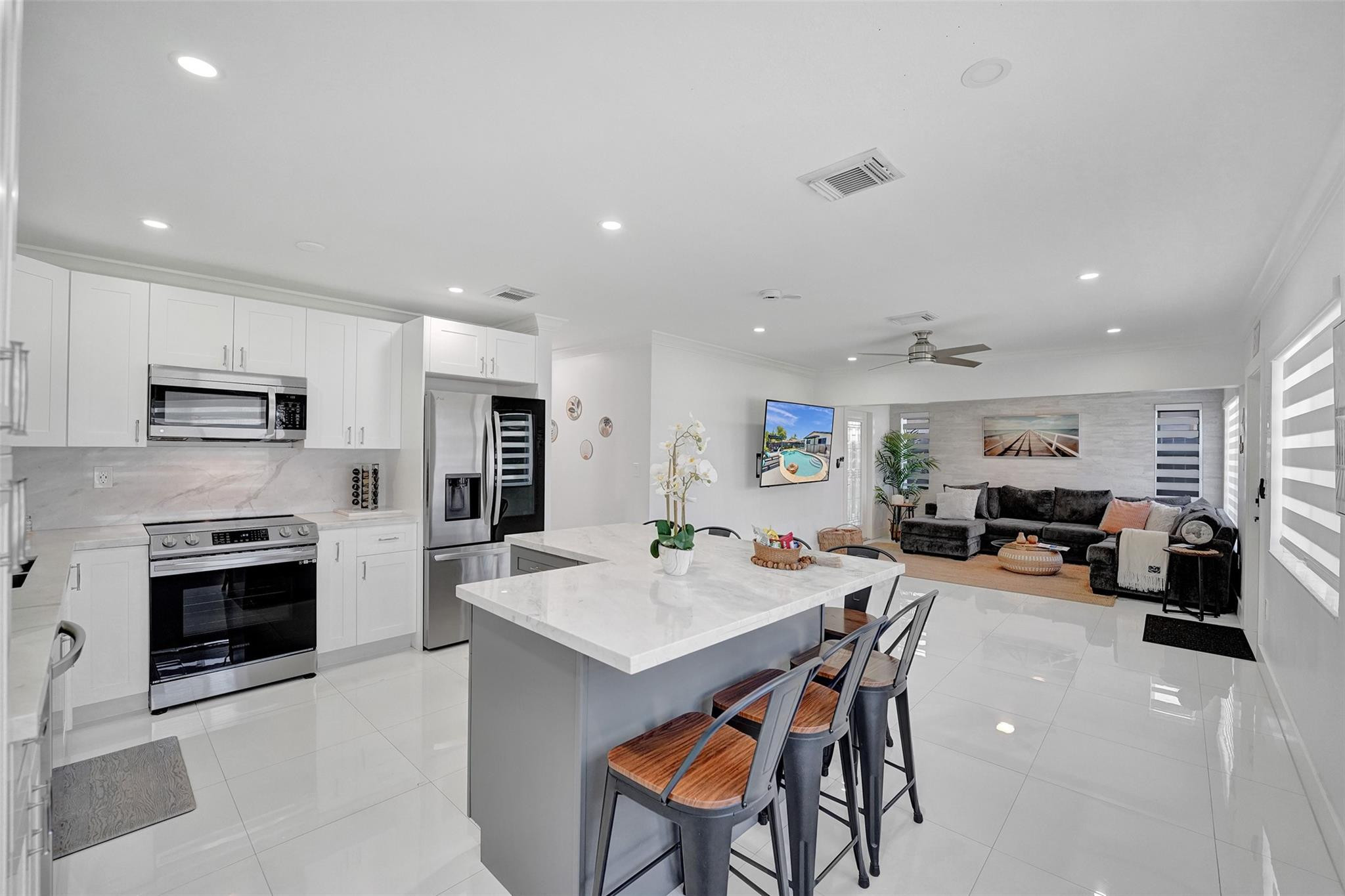 6740 Custer Street Hollywood, FL 33024 - Photo 4 of 18 Photo 4