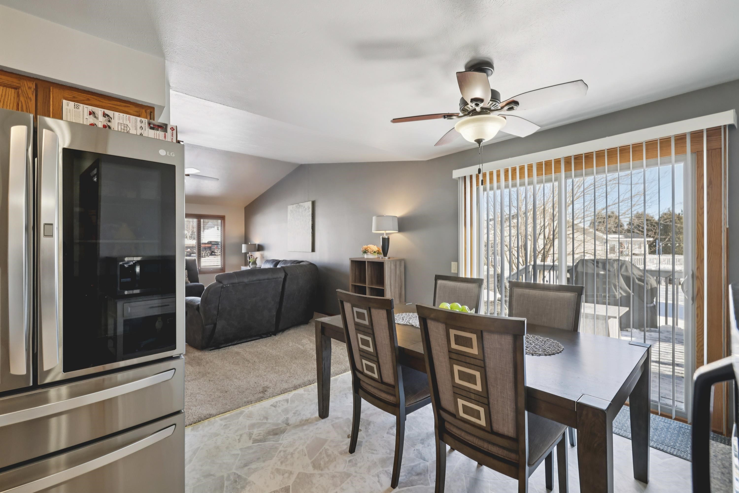 839 Kimseth Circle Deerfield, WI 53531 - Photo 8 of 41