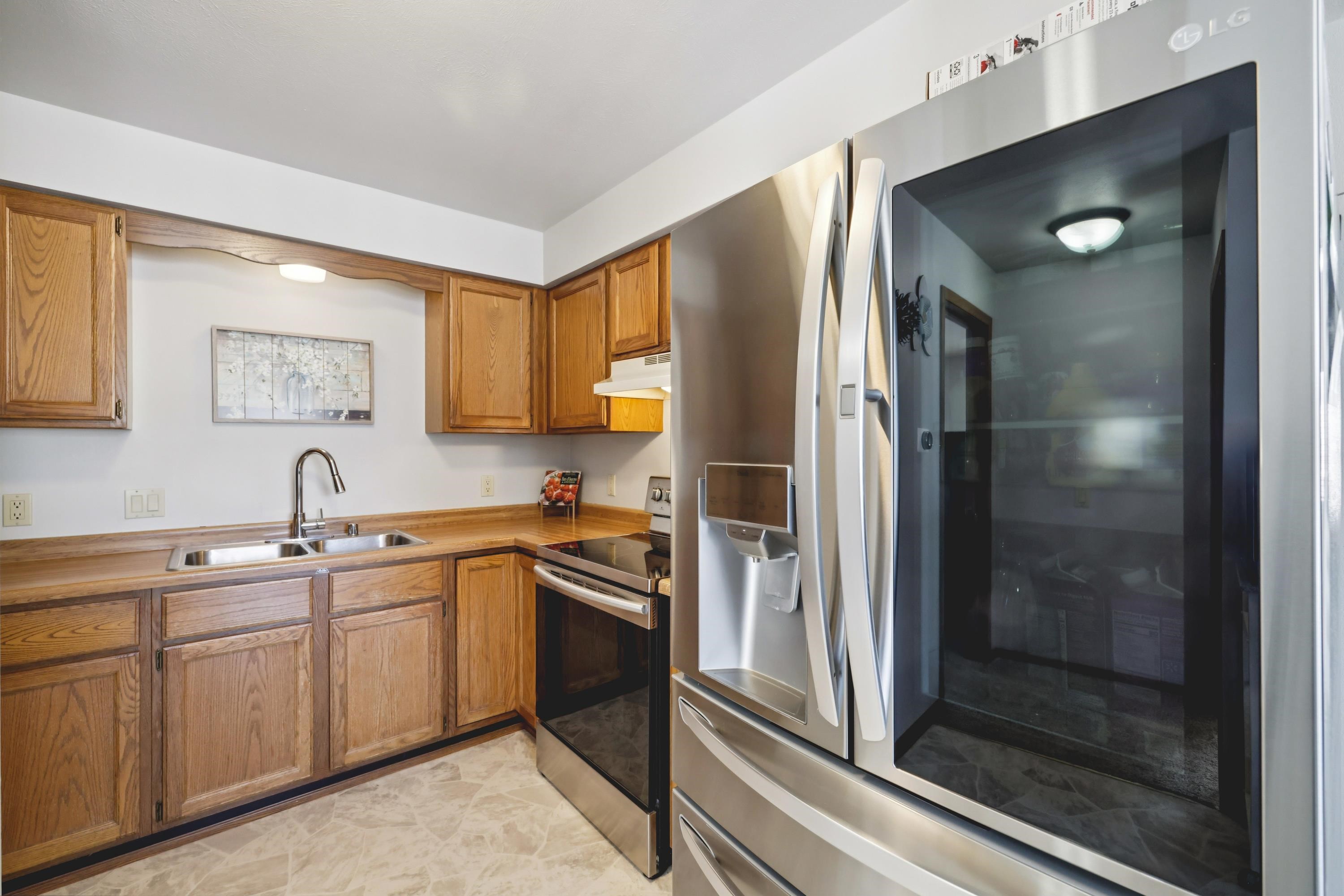 839 Kimseth Circle Deerfield, WI 53531 - Photo 9 of 41