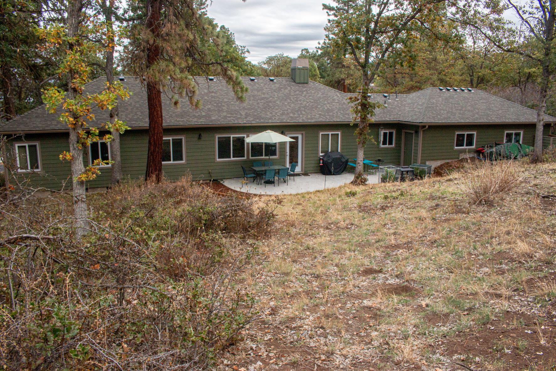 6852 Redstart Road Klamath Falls, OR 97601 - Photo 27 of 29 rear1