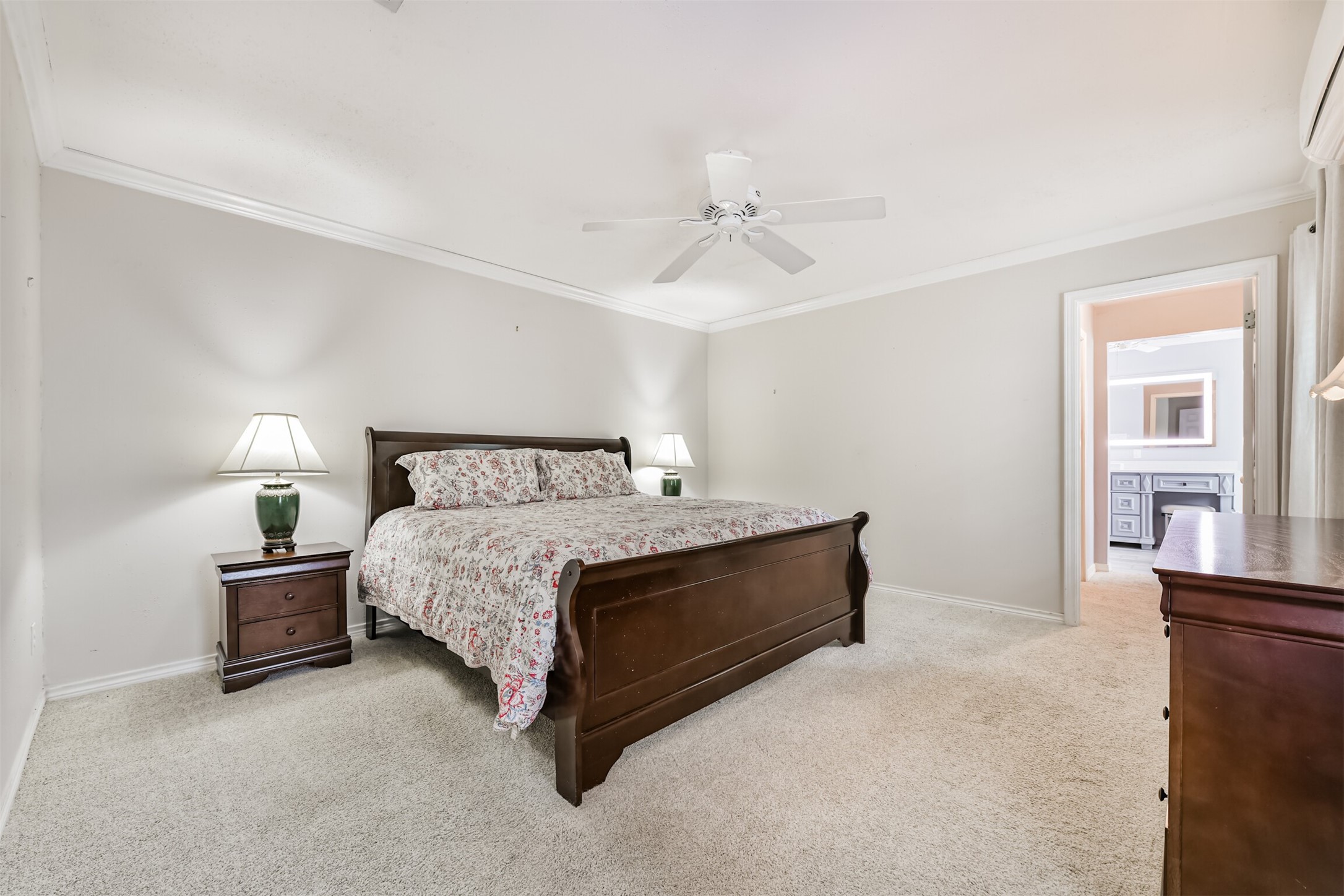 2511 Watts Street Houston, TX 77030 - Photo 18 of 34 Your primary bedroom with more than enough room for a king size bed.