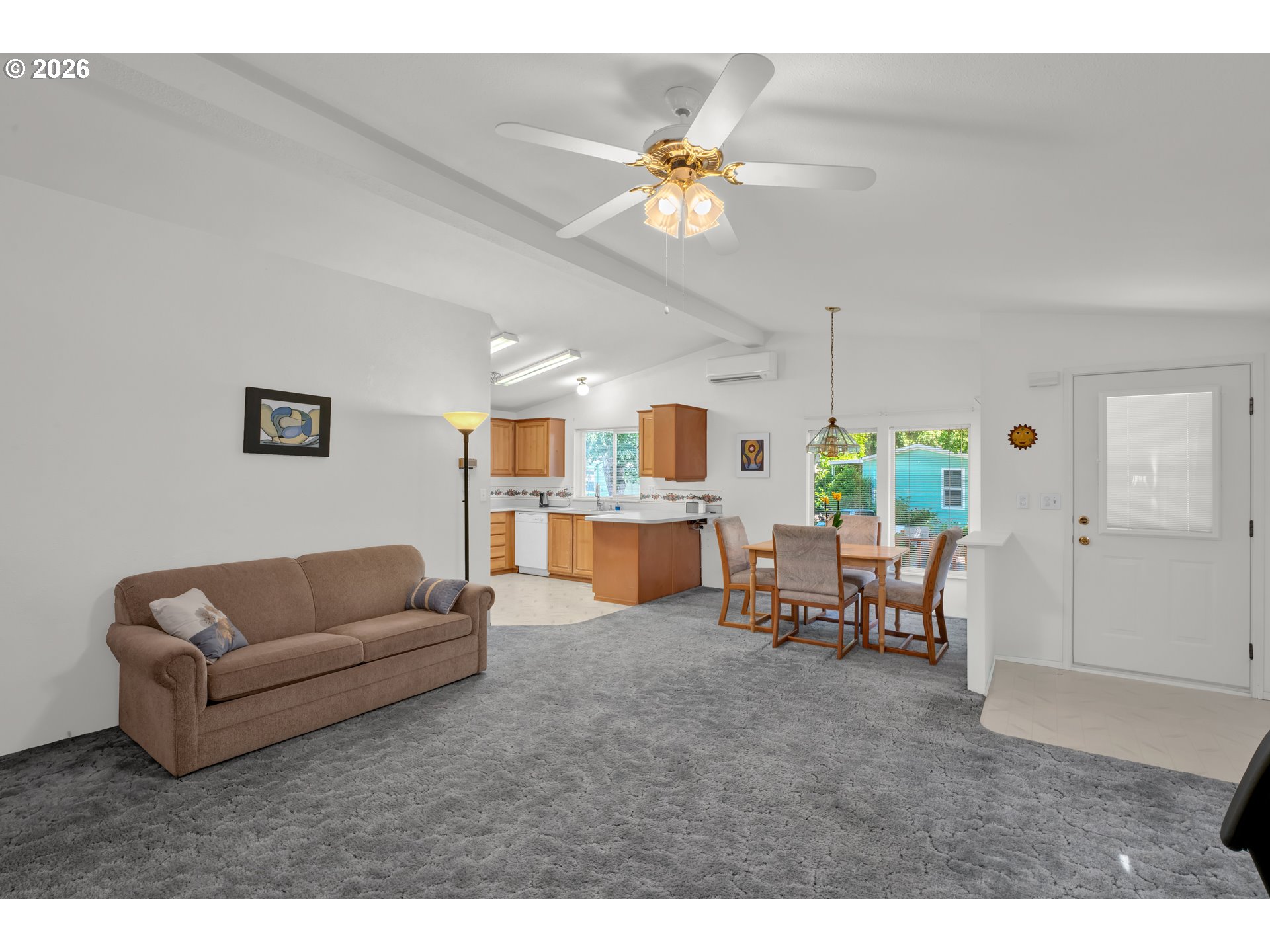 1475 Green Acres Road, Unit 69 Eugene, OR 97408 - Photo 7 of 30 Living Room/Dining Room