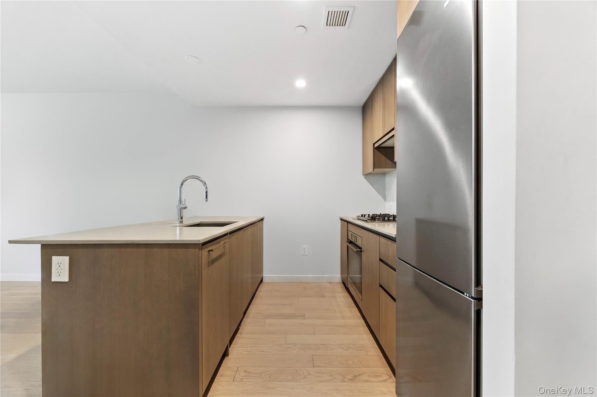 131-02 40th Road, Unit 14B Queens, NY 11354 - Photo 3 of 17