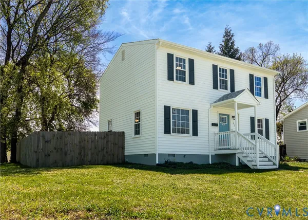 a view of a house with a back yard