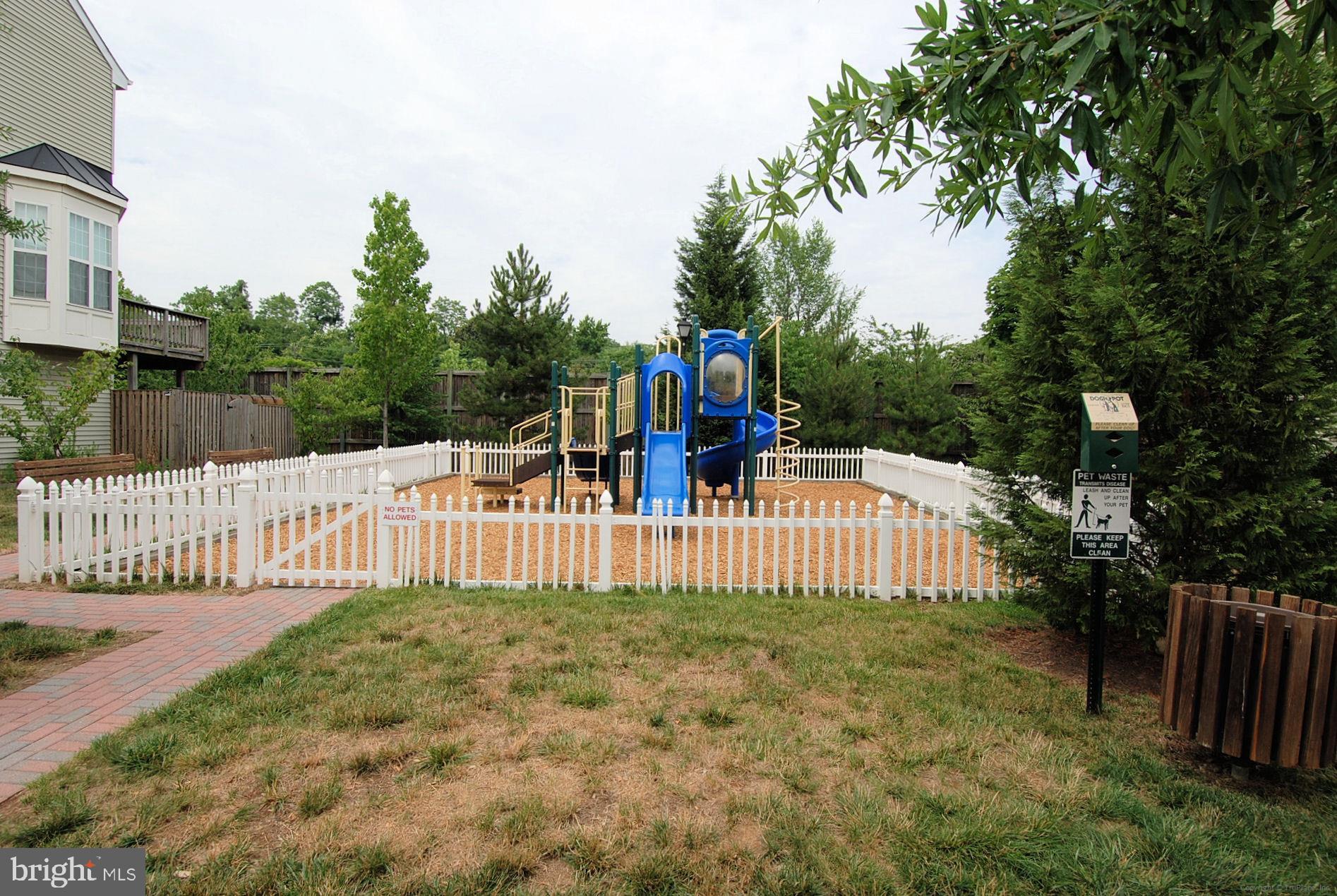 3811 Eisenhower Avenue Alexandria, VA 22304 - Photo 52 of 56 a view of a park with iron fence