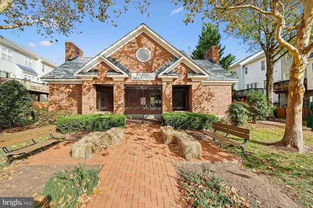 $3,900 | 3811 Eisenhower Avenue, Alexandria, VA 22304