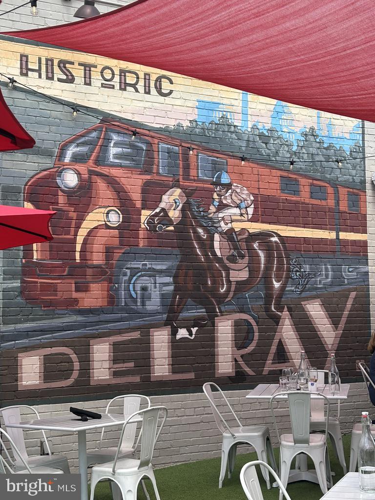 115 East Spring Street Alexandria, VA 22301 - Photo 42 of 49 a close view of light