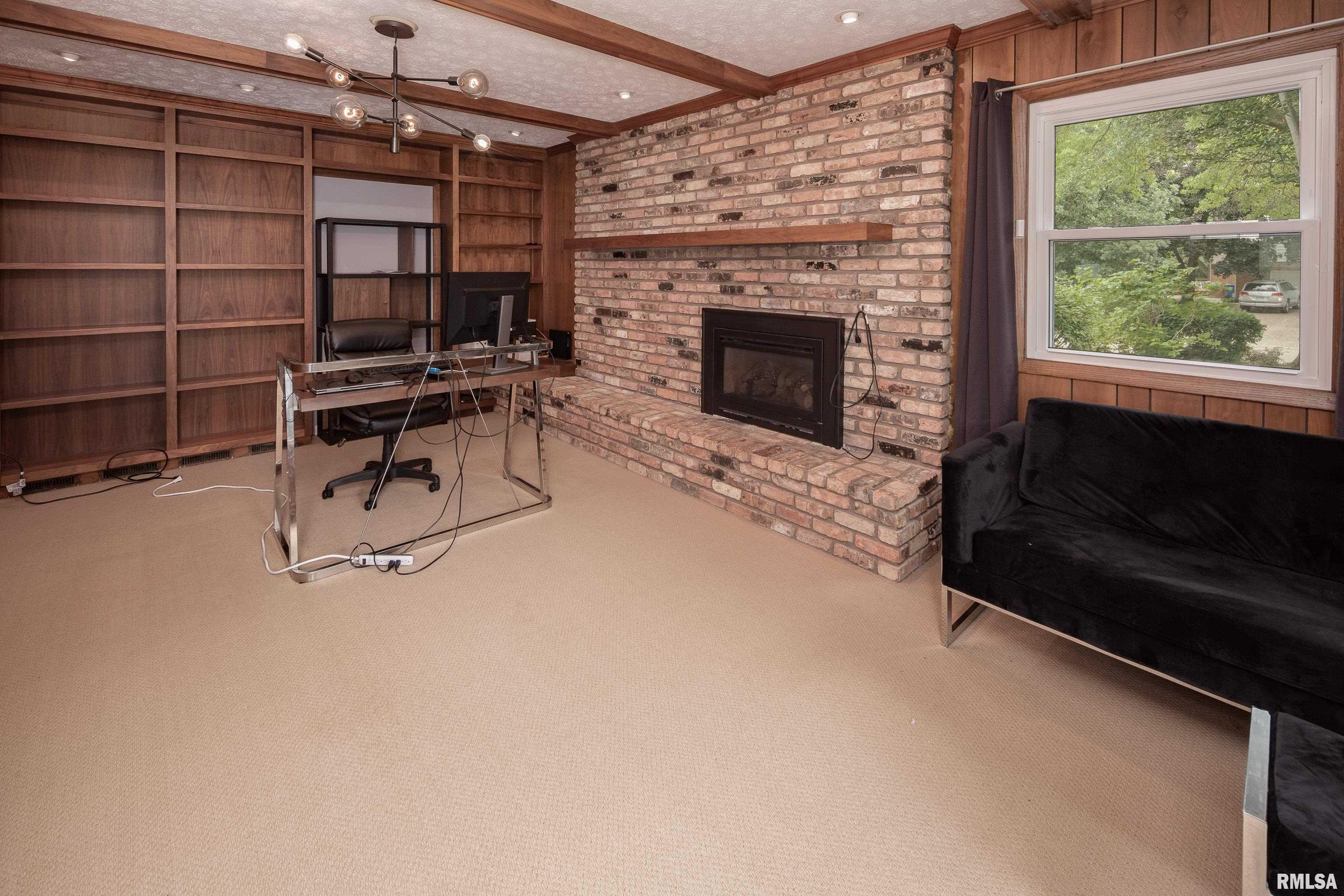 2030 Winding Hill Road Davenport, IA 52807 - Photo 12 of 41