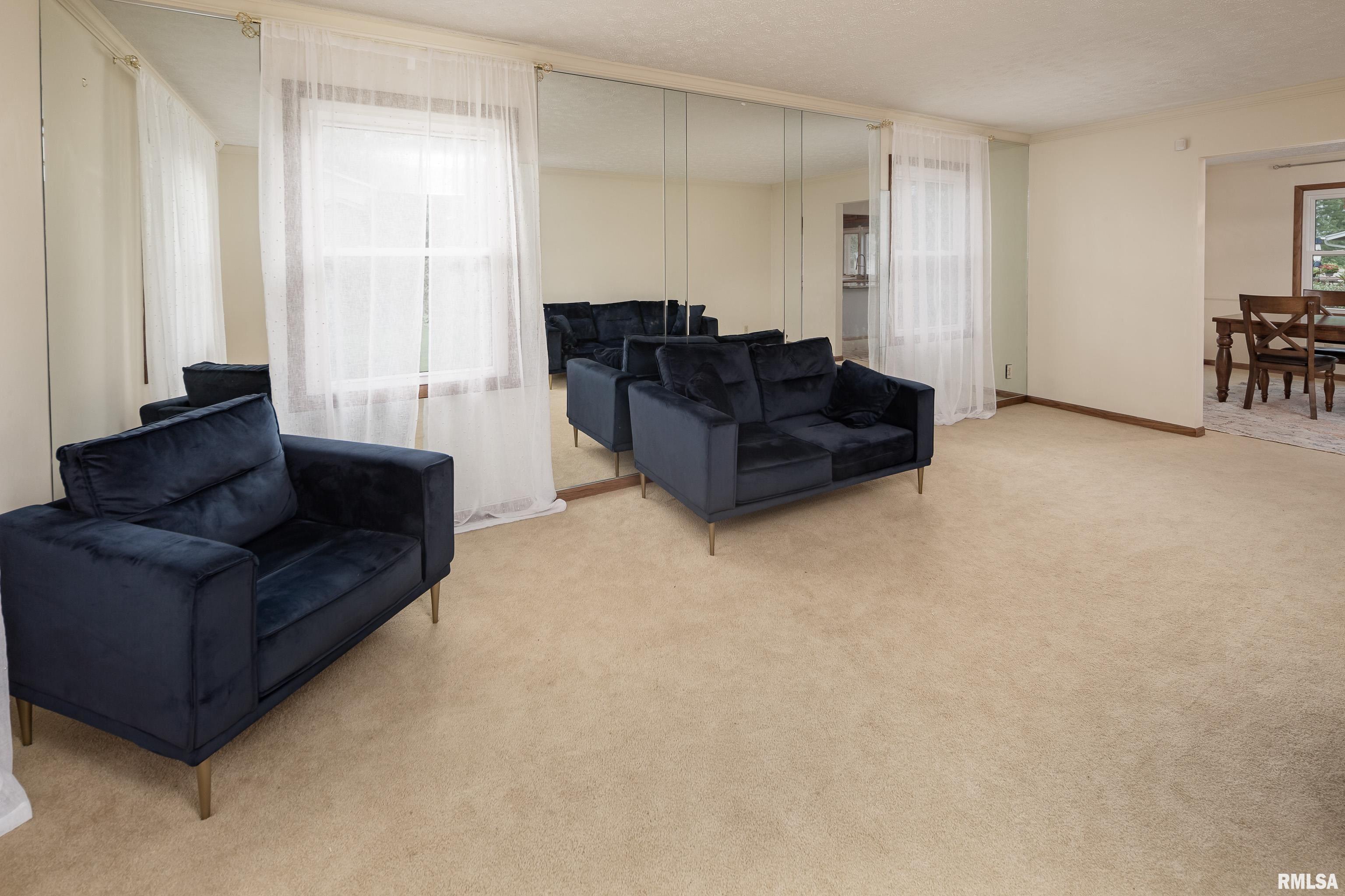 2030 Winding Hill Road Davenport, IA 52807 - Photo 14 of 41