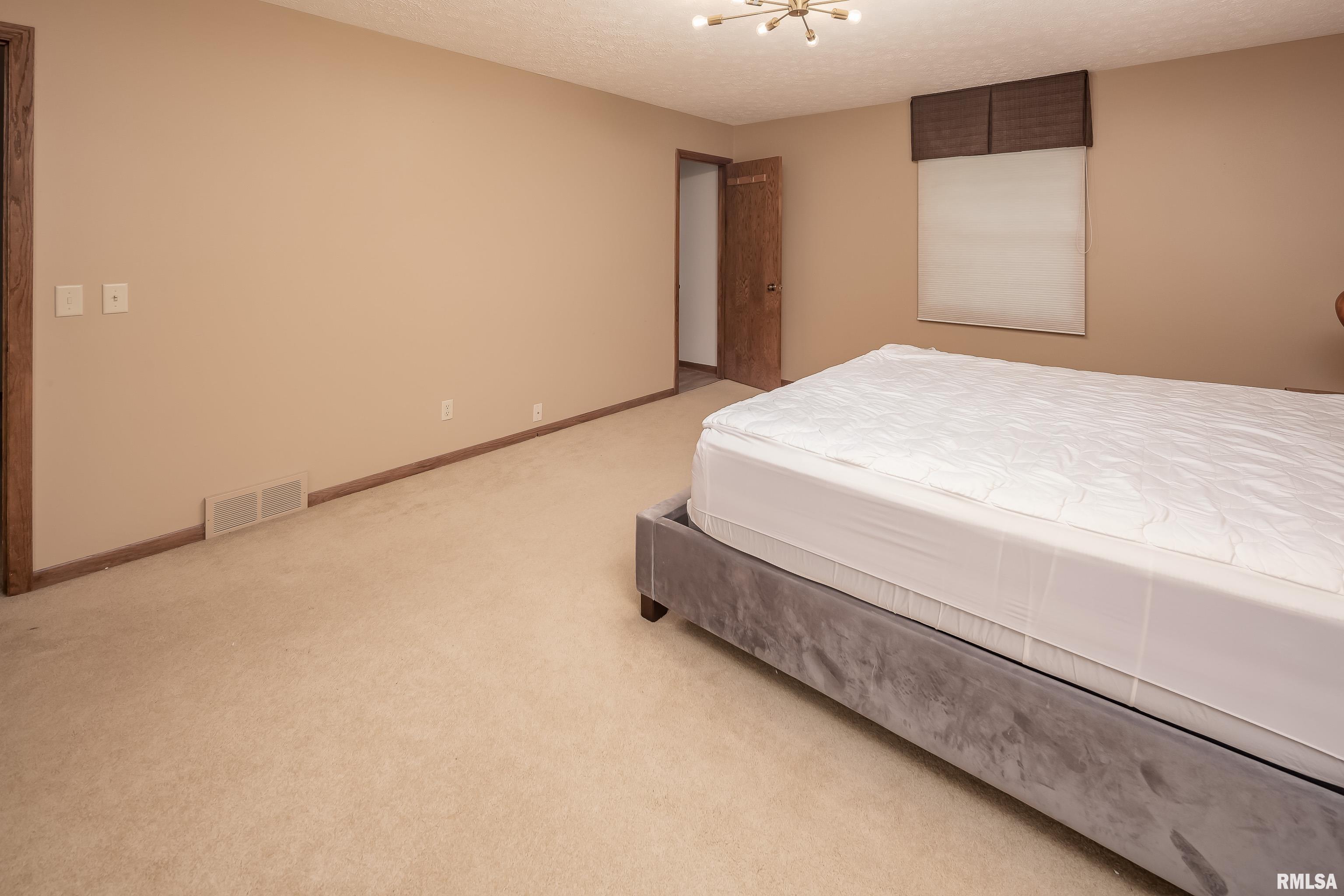 2030 Winding Hill Road Davenport, IA 52807 - Photo 18 of 41