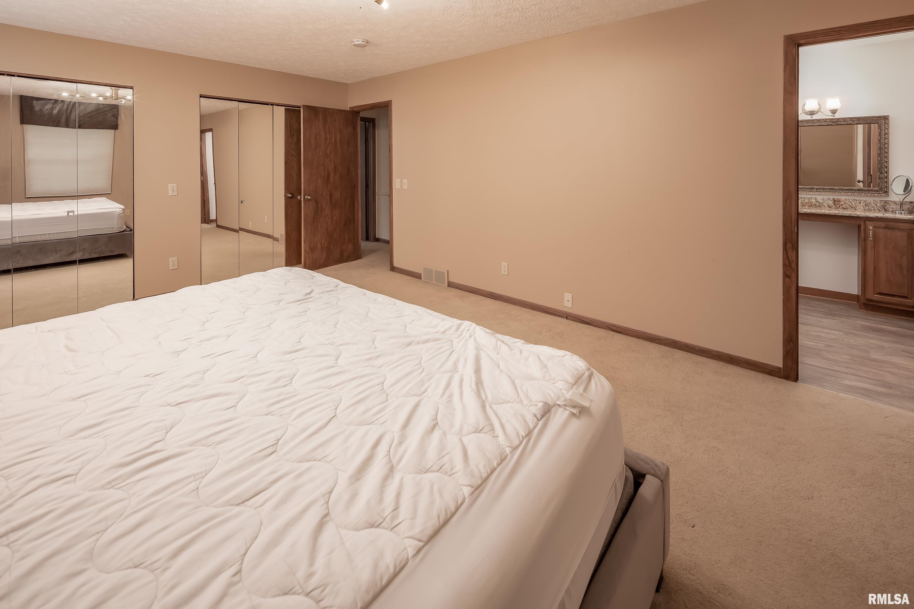 2030 Winding Hill Road Davenport, IA 52807 - Photo 19 of 41