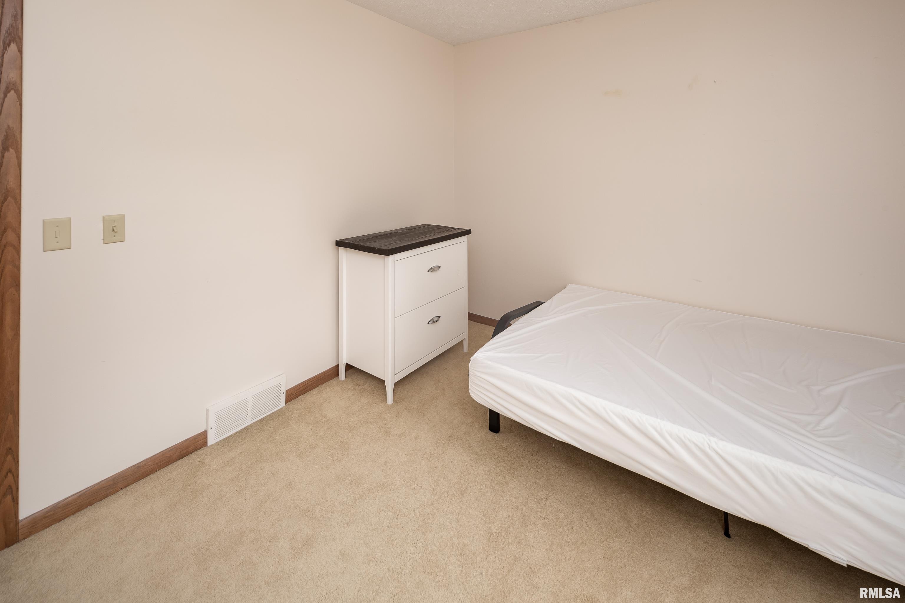 2030 Winding Hill Road Davenport, IA 52807 - Photo 27 of 41