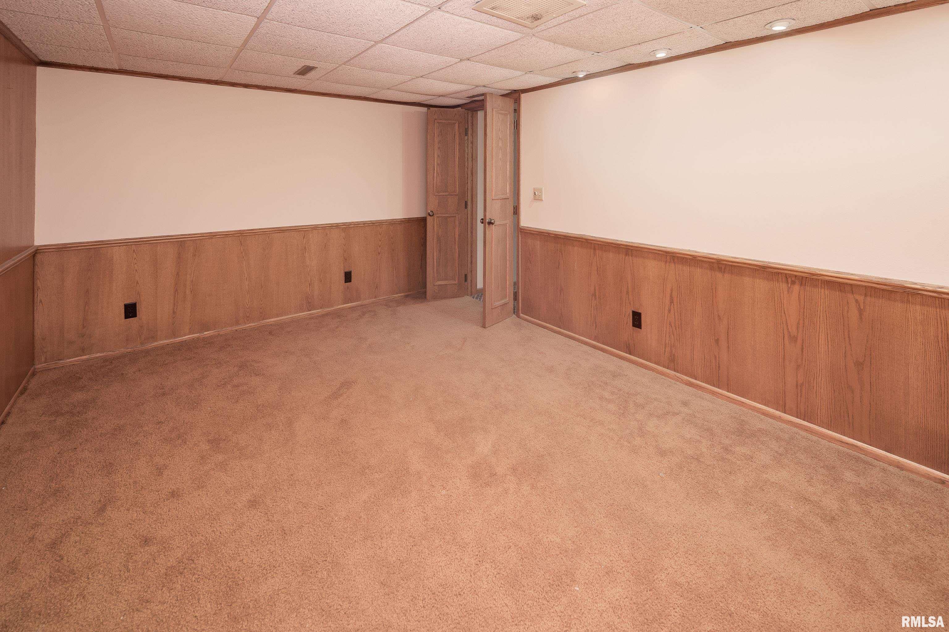 2030 Winding Hill Road Davenport, IA 52807 - Photo 32 of 41