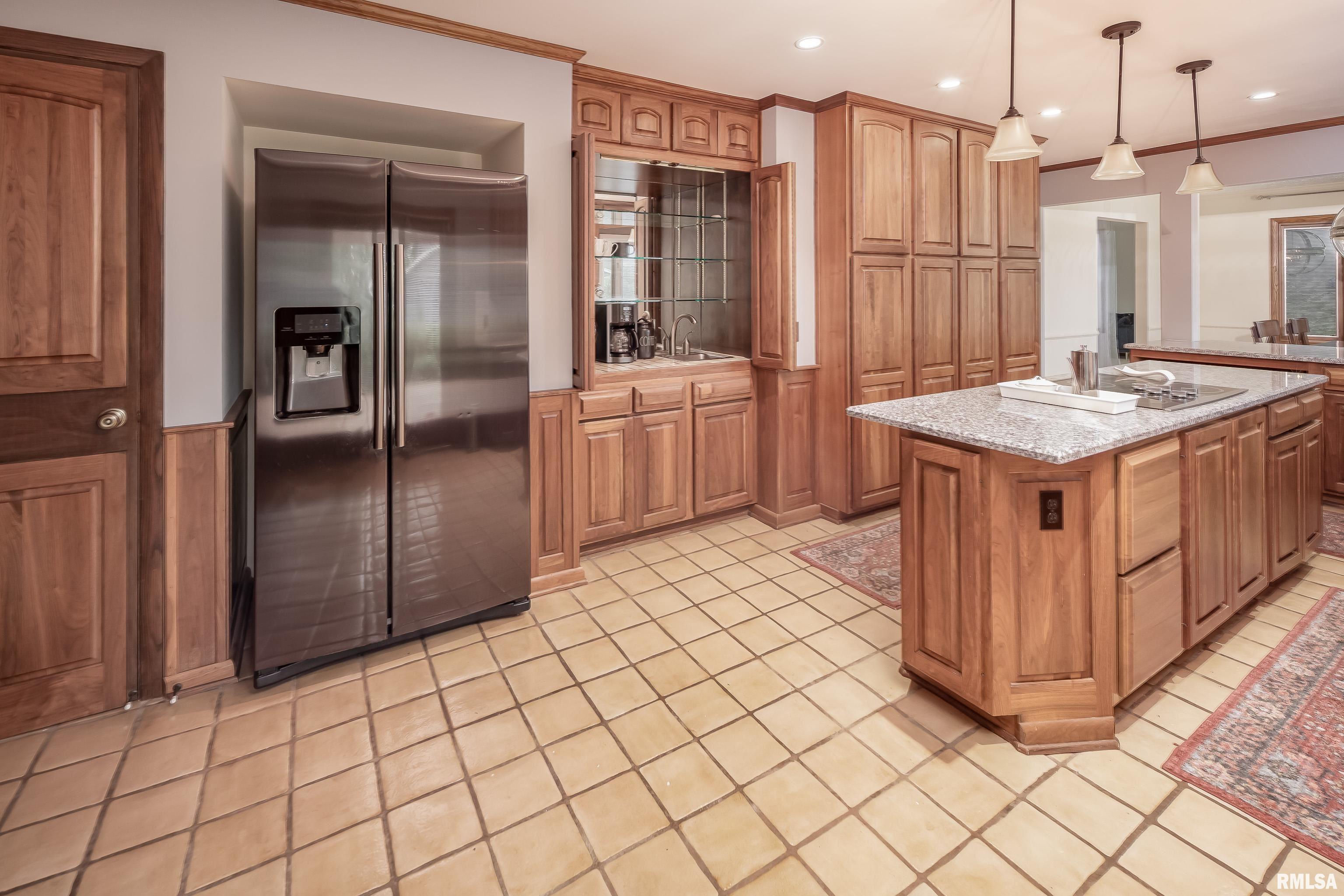 2030 Winding Hill Road Davenport, IA 52807 - Photo 4 of 41