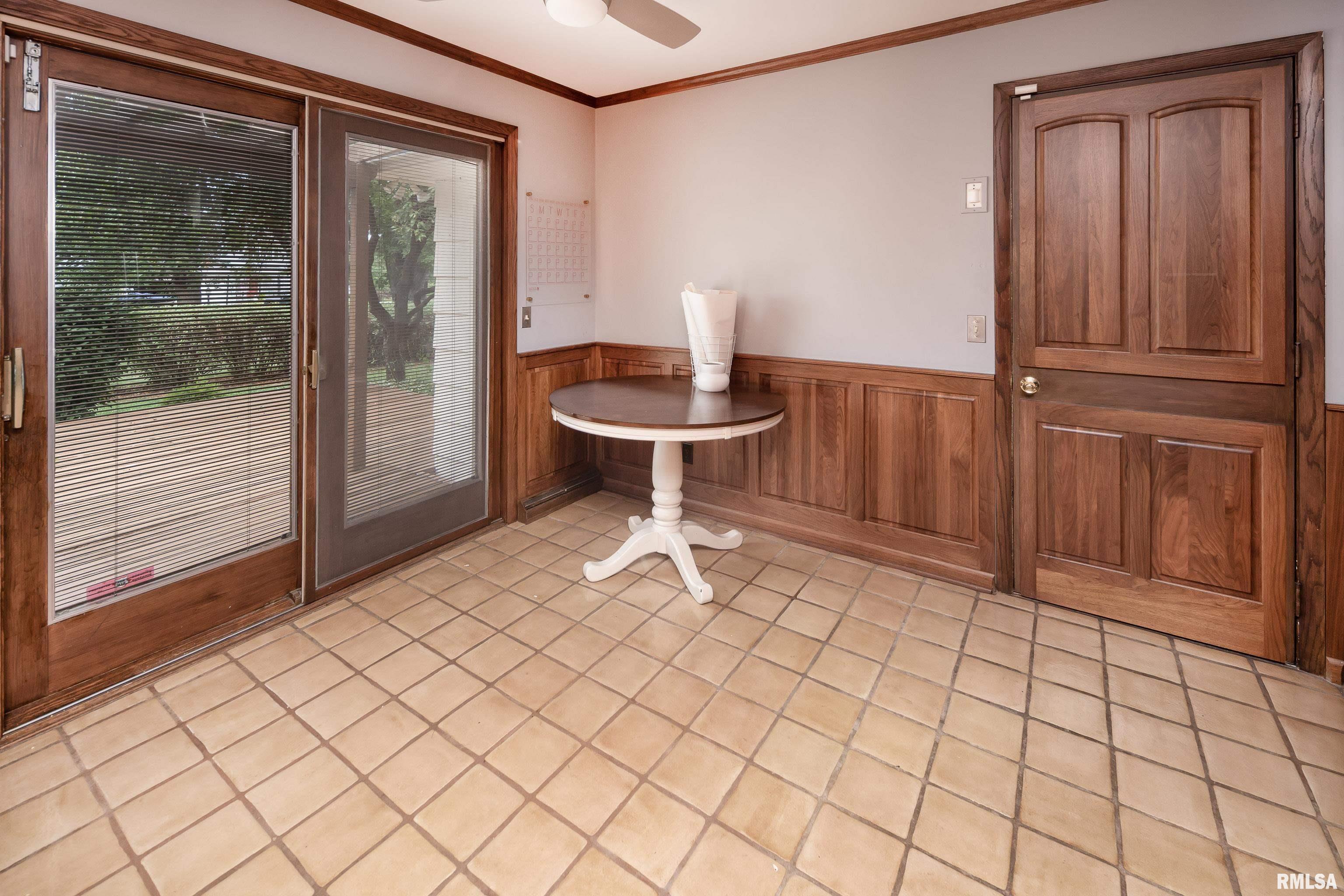 2030 Winding Hill Road Davenport, IA 52807 - Photo 10 of 41