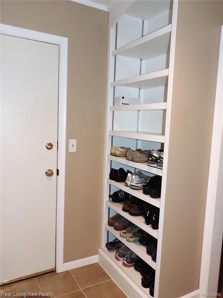 1880 Ruby Avenue Rochester, MI 48309 - Photo 18 of 37 Look at all the shoes you can have!!
