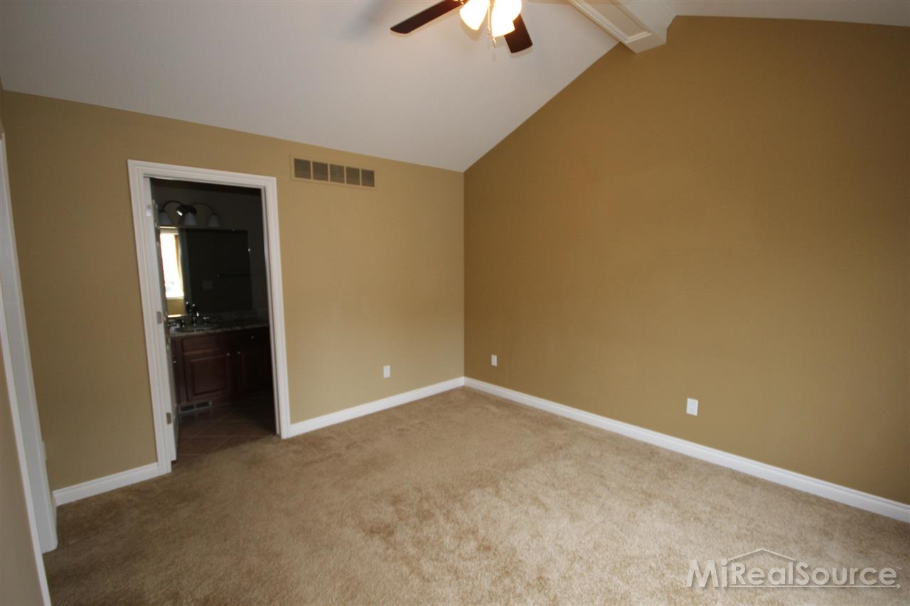 45541 Rathmore Drive Macomb, MI 48044 - Photo 7 of 16 31176449-6.JPG