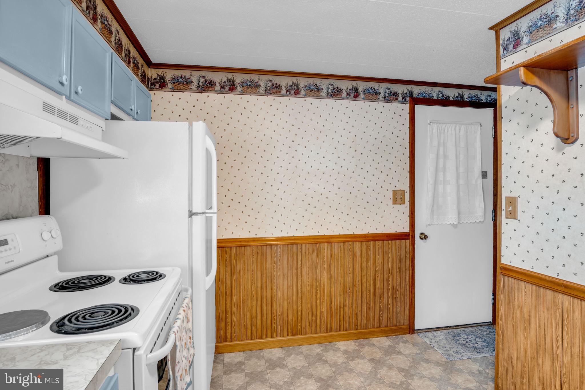 647 North Middle Road Newville, PA 17241 - Photo 12 of 35 a utility room with dryer and washer