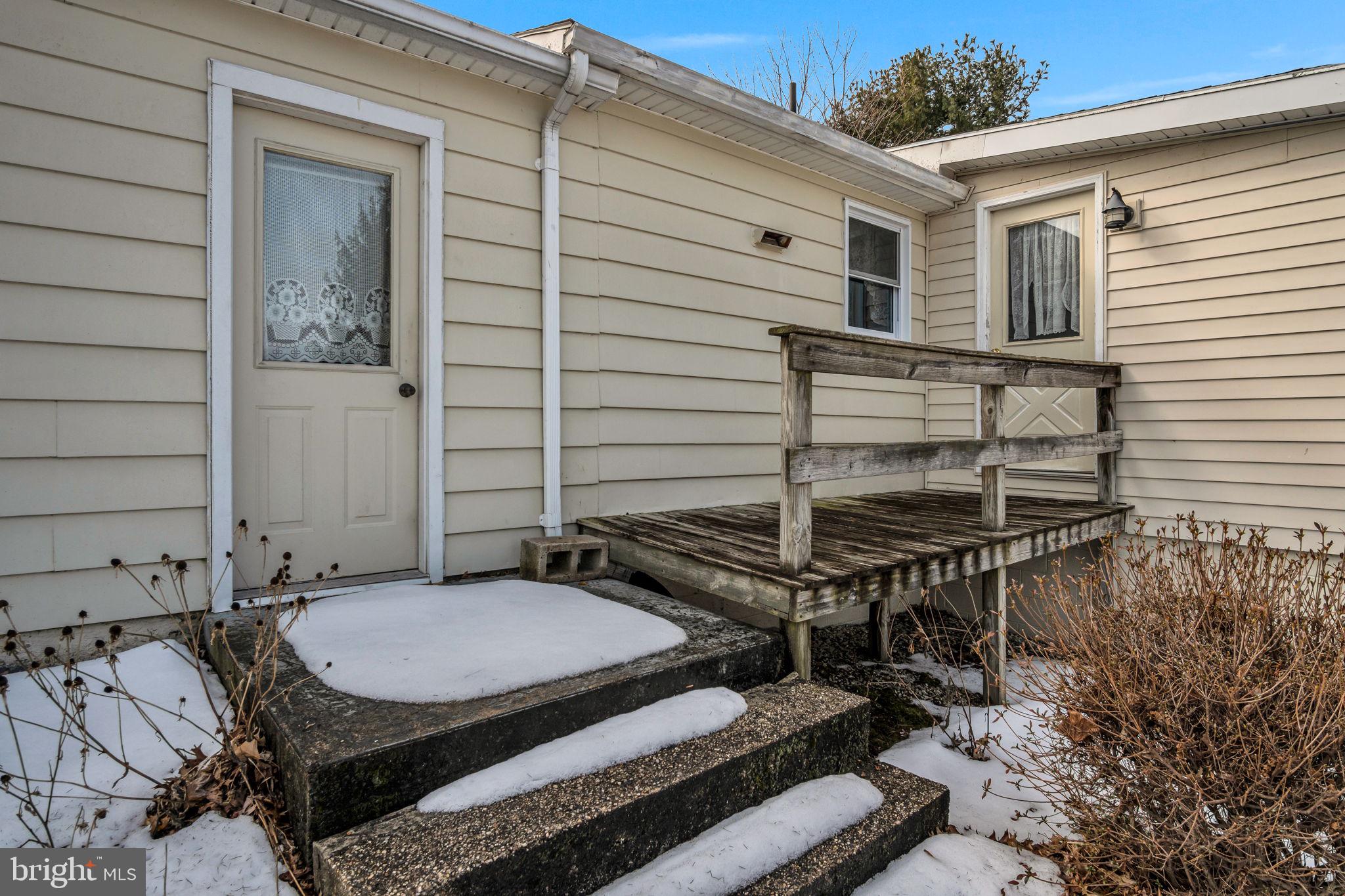 647 North Middle Road Newville, PA 17241 - Photo 27 of 35 a backyard of a house with table and chairs