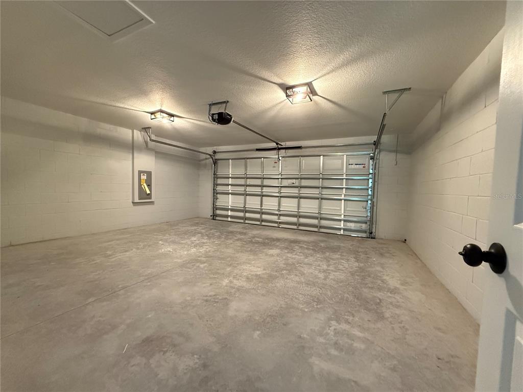 48 Locust Drive Ocala, FL 34472 - Photo 12 of 12 en empty room with windows