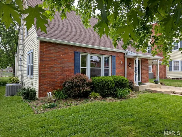 $185,000 | 615 East Oak Street, Greenville, IL 62246
