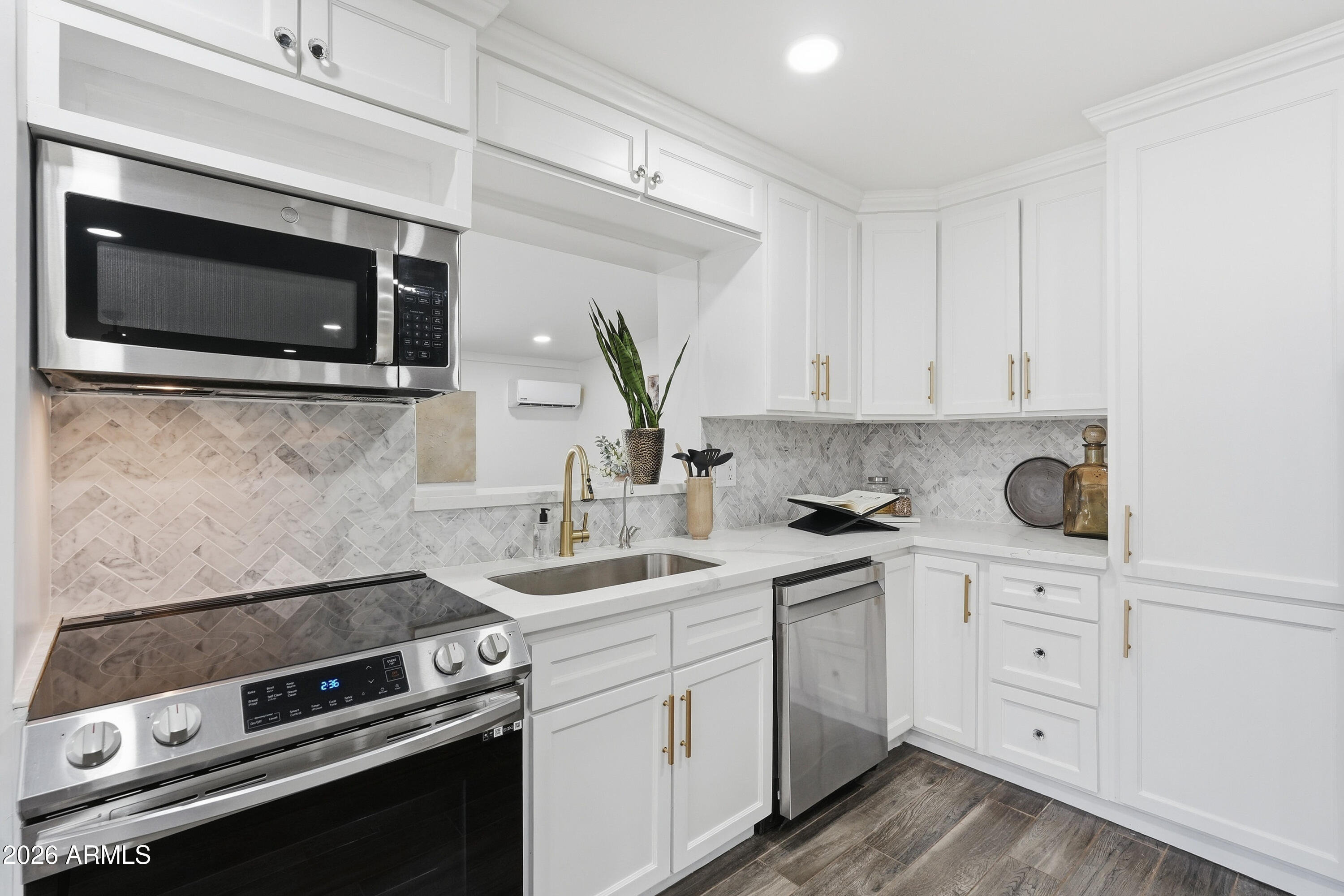 2266 East Willis Road Gilbert, AZ 85297 - Photo 14 of 95