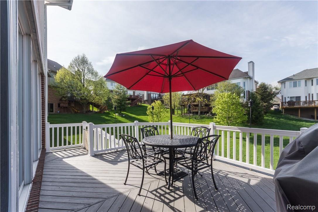 1261 Putnam Circle Rochester, MI 48307 - Photo 28 of 42 1261 Putnam-25.jpg