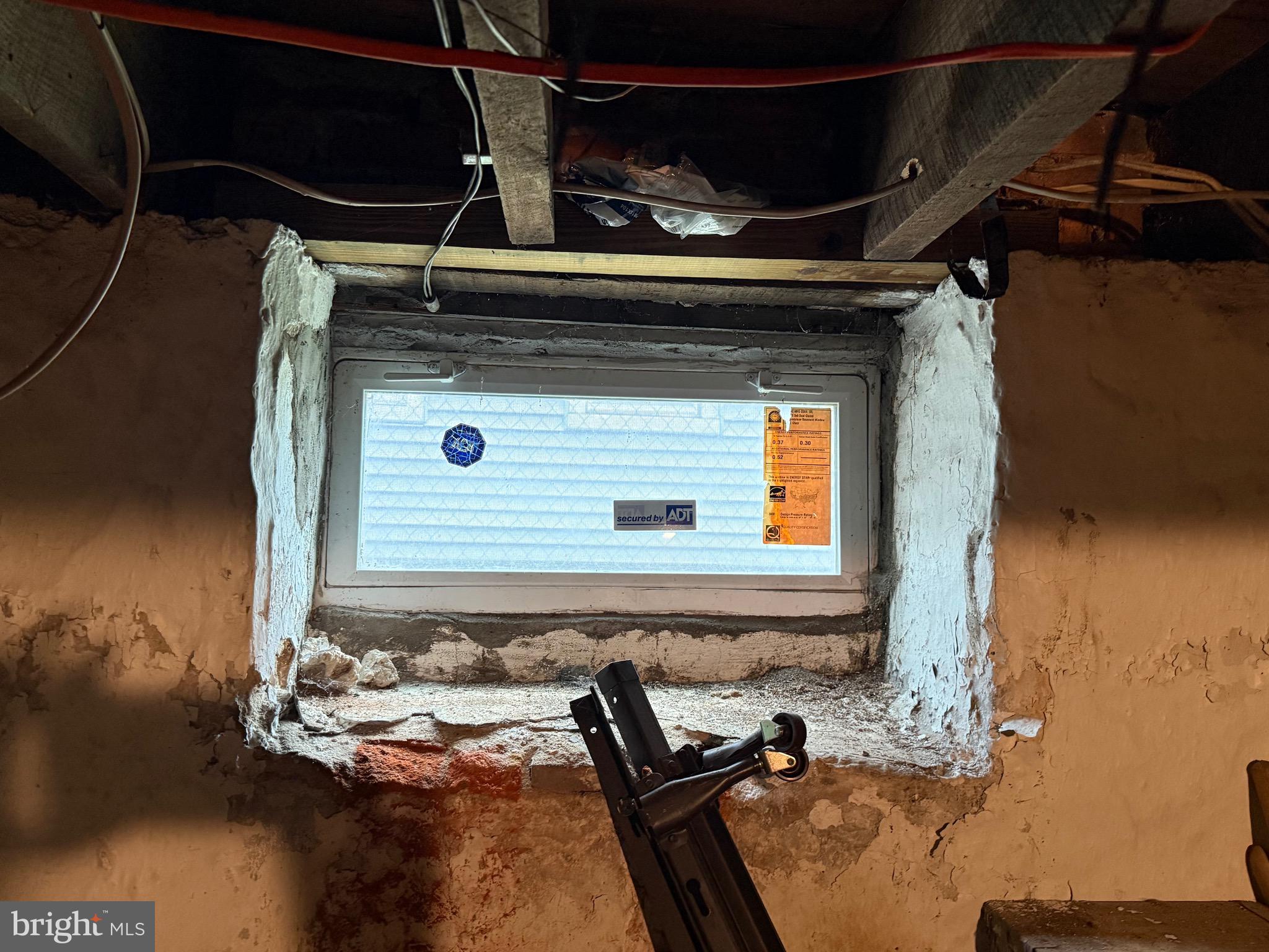 330 Fairview Road Crum Lynne, PA 19022 - Photo 24 of 30 a room with table and chair