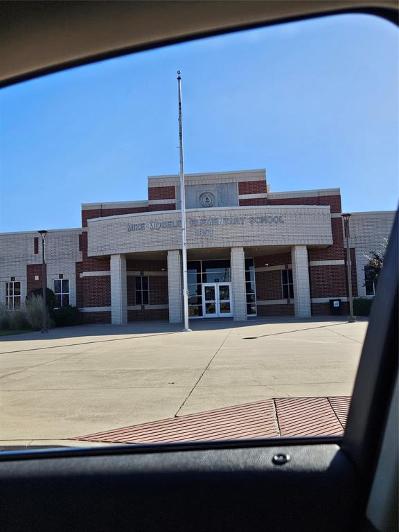 1805 Mobile Road Grand Prairie, TX 75052 - Photo 3 of 5