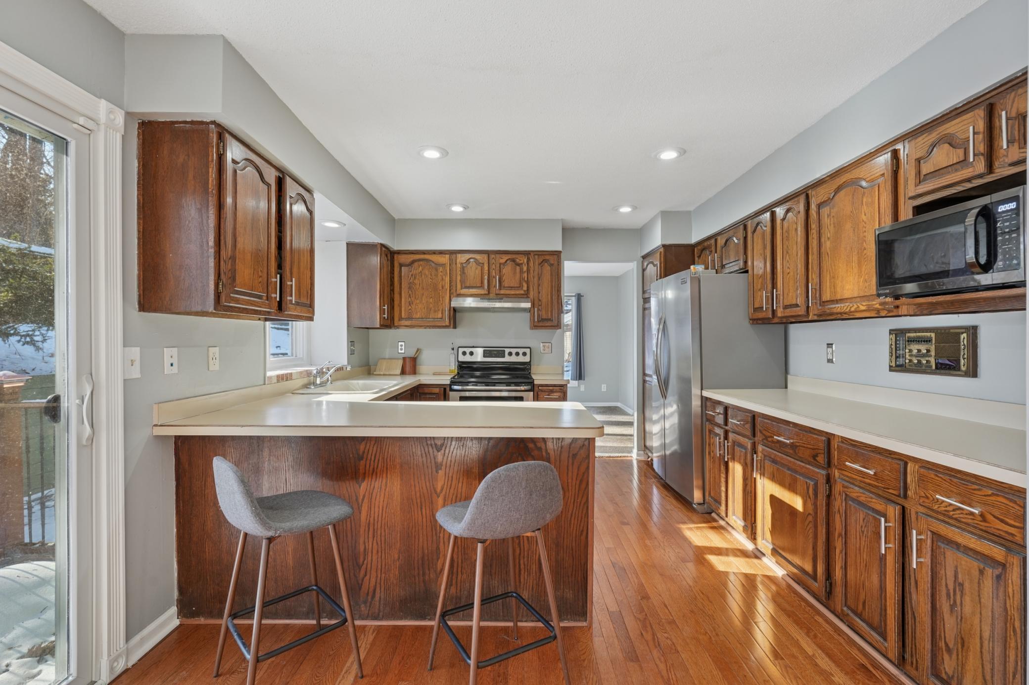 1276 Dunberry Lane Eagan, MN 55123 - Photo 3 of 28