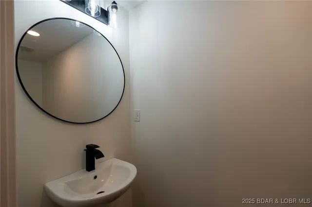 $1,325,000 | 106 West Cross Fox Trail, Camdenton, MO 65020