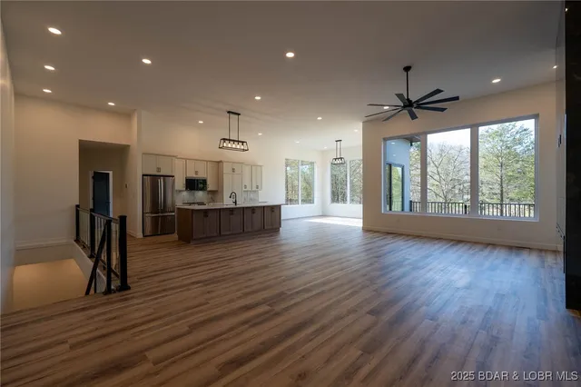 $1,325,000 | 106 West Cross Fox Trail, Camdenton, MO 65020